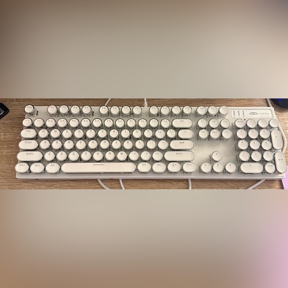 Blue light up keyboard - Picture 3 of 3